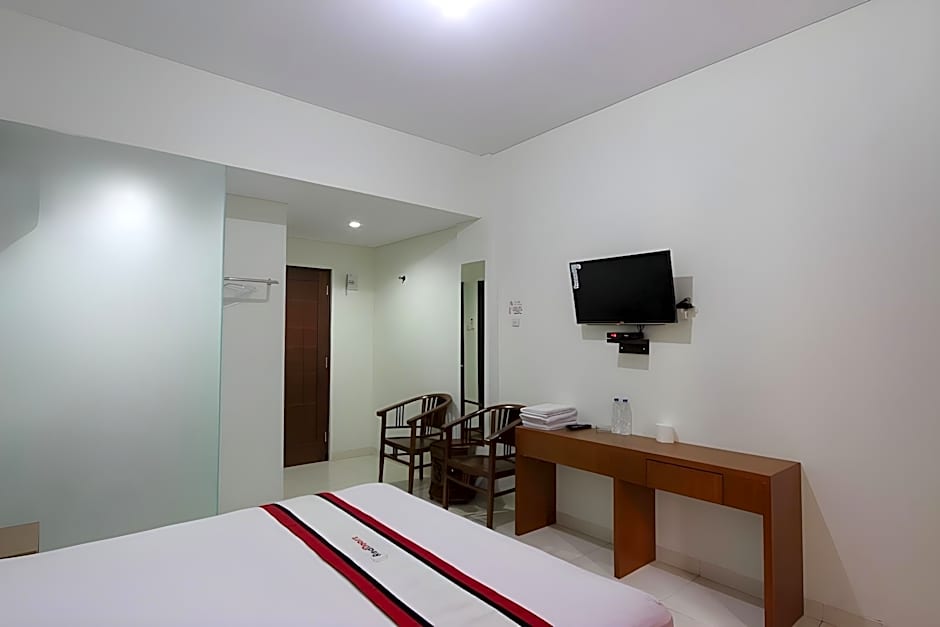 RedDoorz @ Turangga Sari