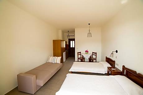 King Studio with Sofa Bed