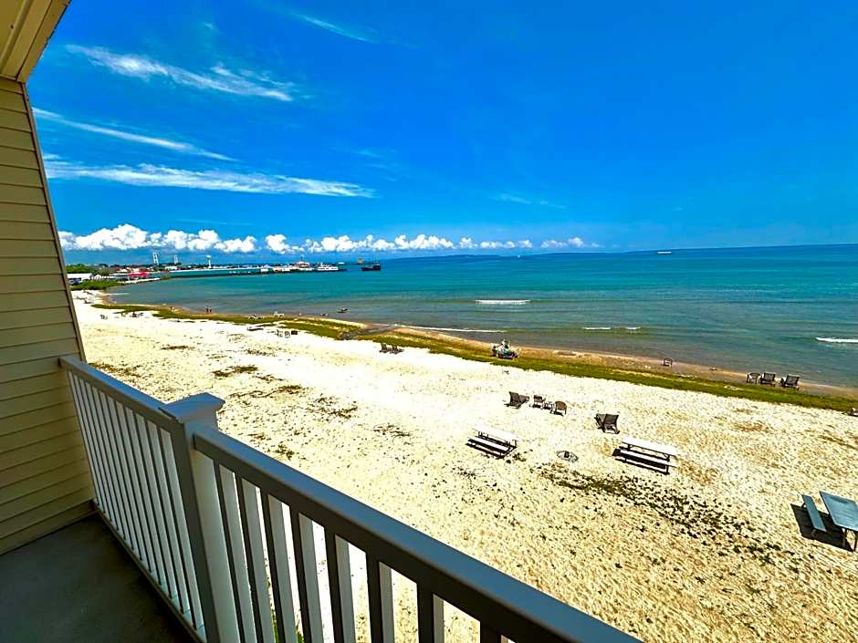 Mackinaw Beach And Bay All Suites Resort