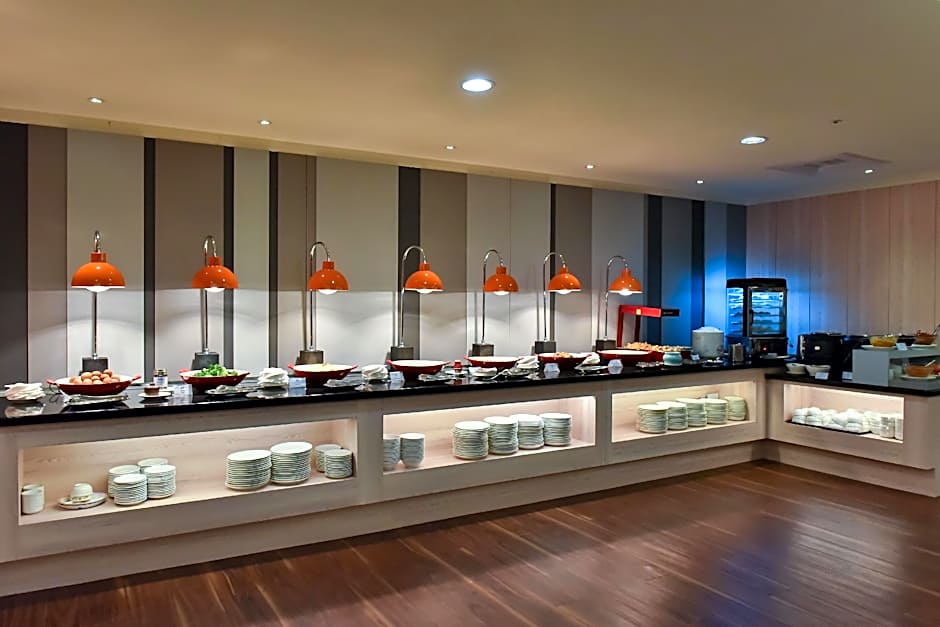 Holiday Inn Express Taipei Train Station