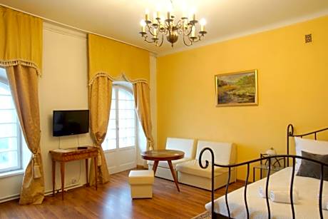 Double Room (30)