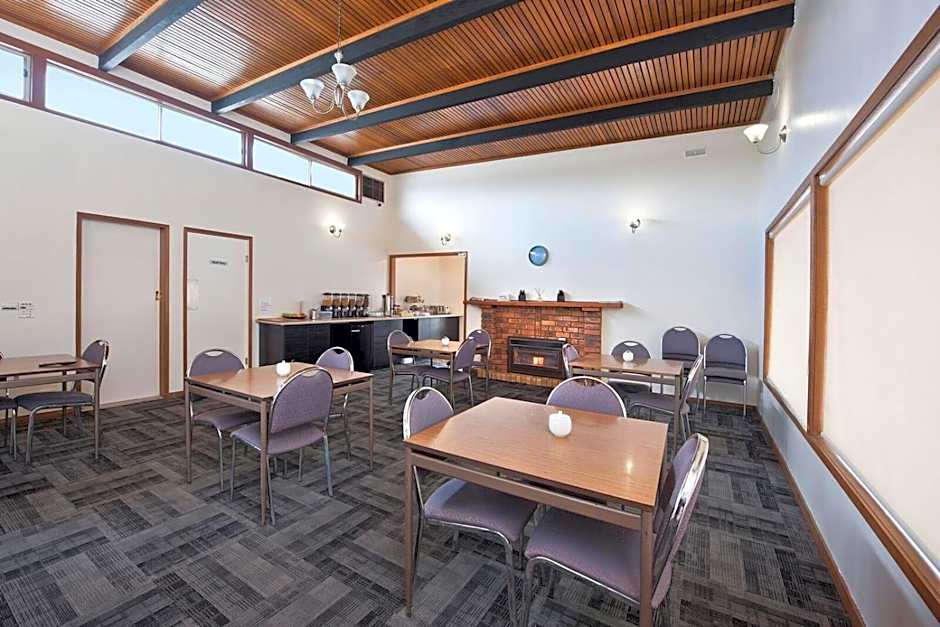 Hi Way Eight Motor Inn