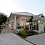 Banlomnow Hotel