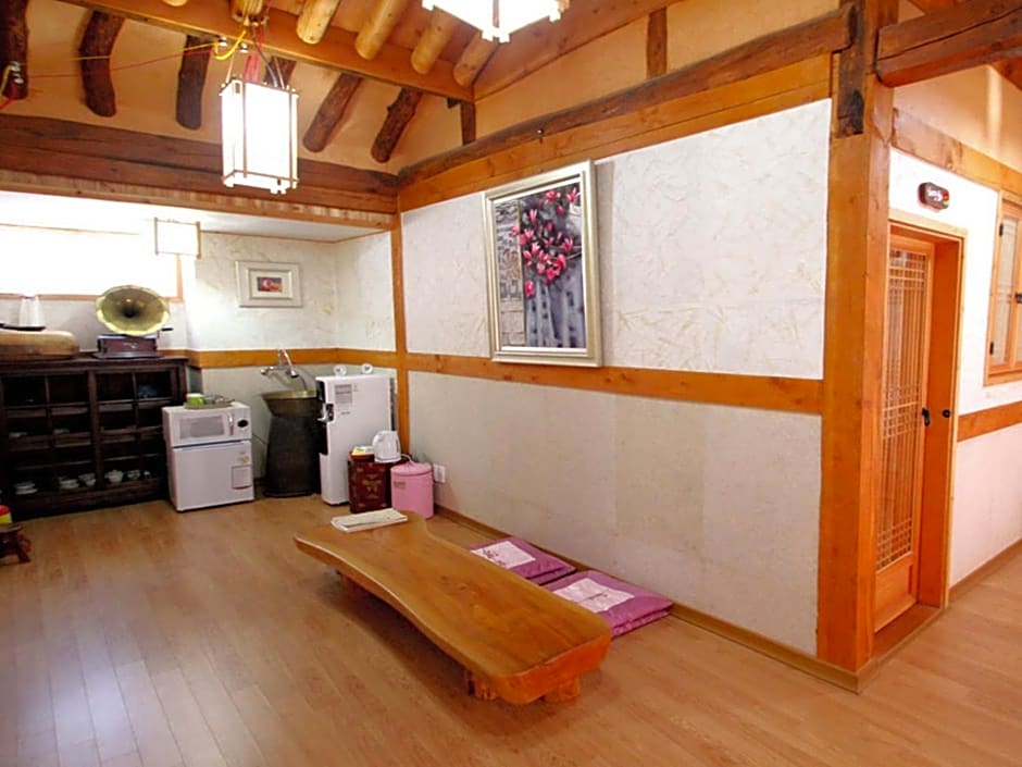 Happiness Full Hanok Guesthouse Jeonju