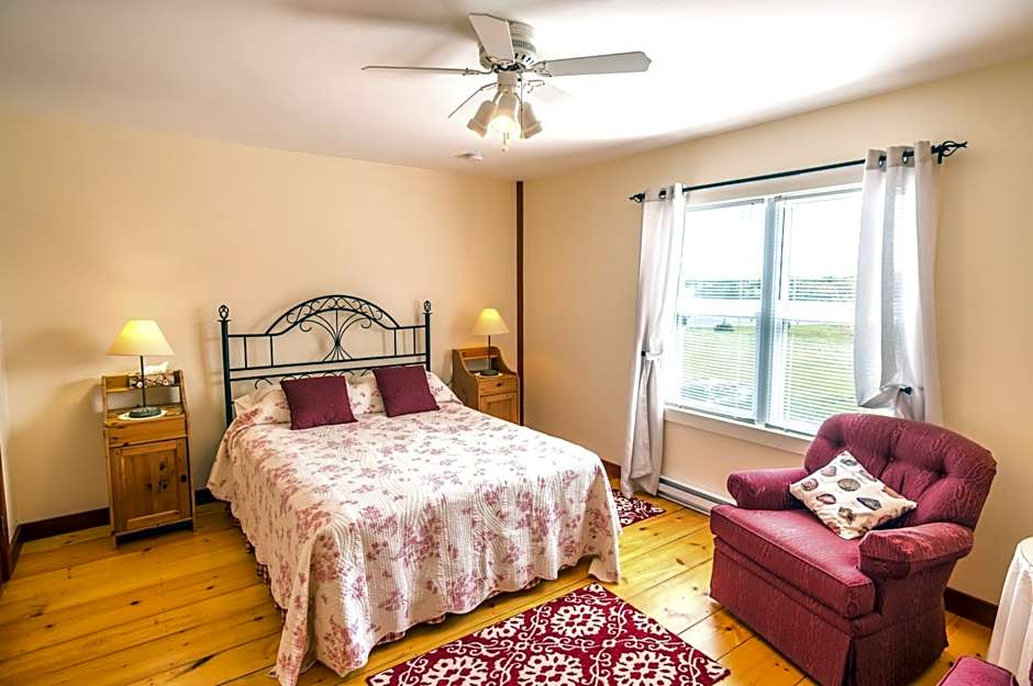 Bayview Pines Country Inn B&B