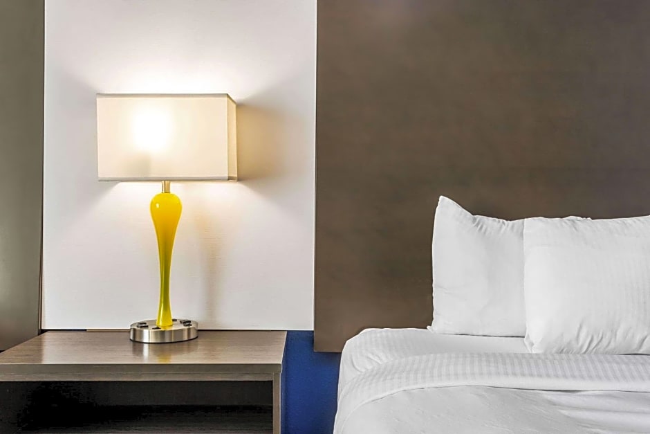 La Quinta Inn & Suites by Wyndham Odessa North-Sienna Tower