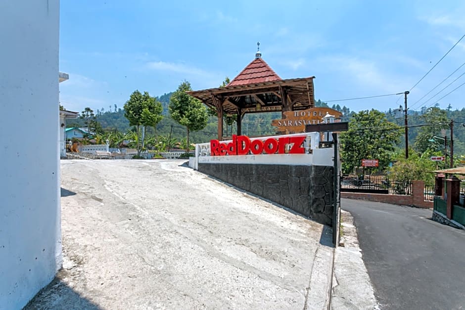 RedDoorz near Grojogan Sewu Tawangmangu