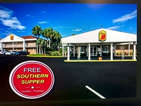 Super 8 by Wyndham Lake City