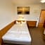 Hotel Alsterquelle 24h Check-in, Free Parking and WiFi