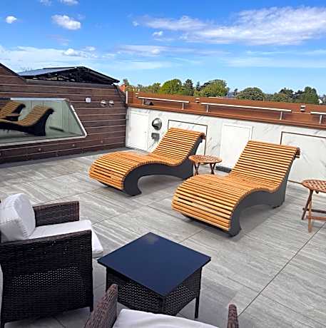 Deluxe Suite with Spa Bath