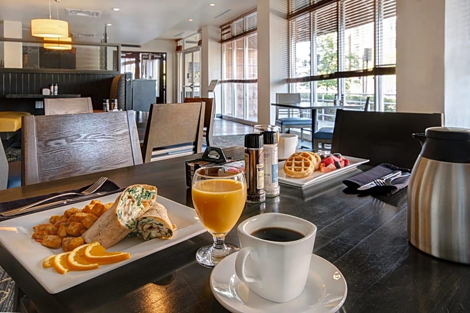 Holiday Inn Detroit Metro Airport By IHG
