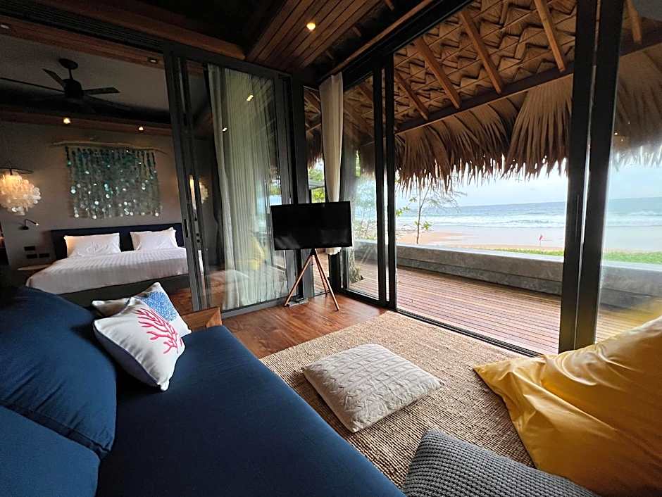 Sealord Naithon Beachfront Villa