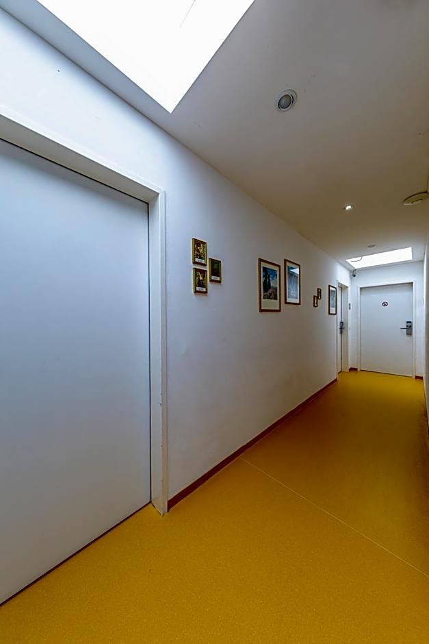 A&T Hotel & Hostel