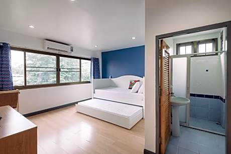 Twin Room with Private Bathroom