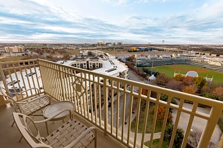 2 Rm Ste-1 King Bed-Balcony-Ballpark View