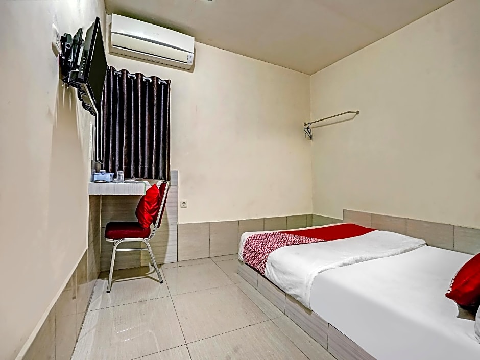 OYO 90158 Hotel Lendosis Perintis Kemerdekaan