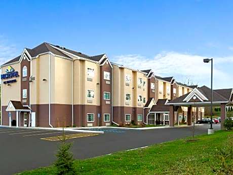 Microtel Inn & Suites by Wyndham Washington/Meadow Lands