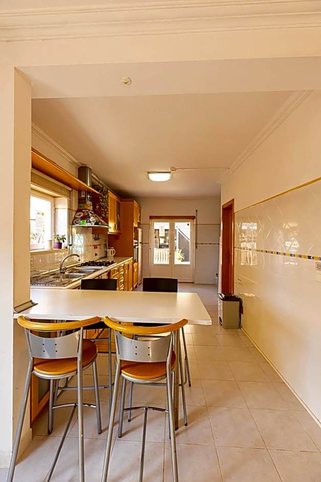 Pineapple Surf House