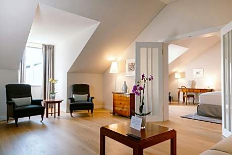 Double Suite with Sofa Bed and City View