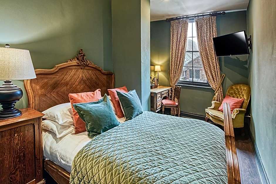 Photo 1 of 4 of Cozy Double Room