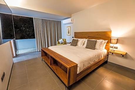 Deluxe Double Room with Bath