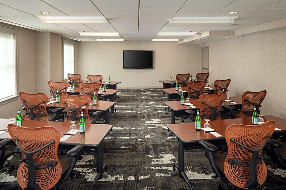 DoubleTree Suites by Hilton Hotel Detroit Downtown - Fort Shelby