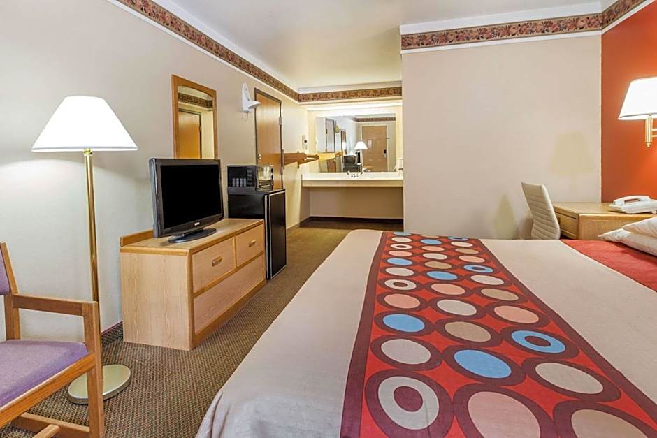 Super 8 by Wyndham Mount Vernon