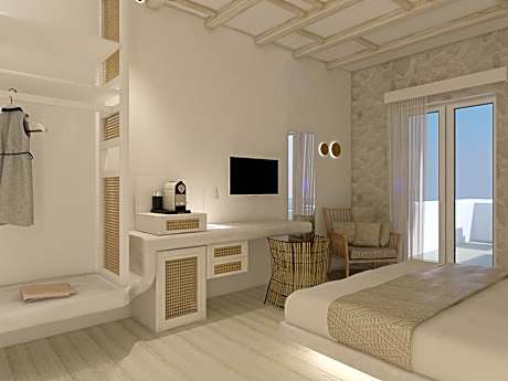 Executive Suite with Outdoor Hot Tub and Sea View