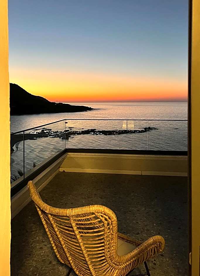 E.J. Pyrgos Bay Hotel