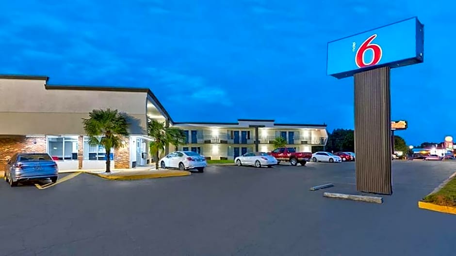 Motel 6 McDonough, GA