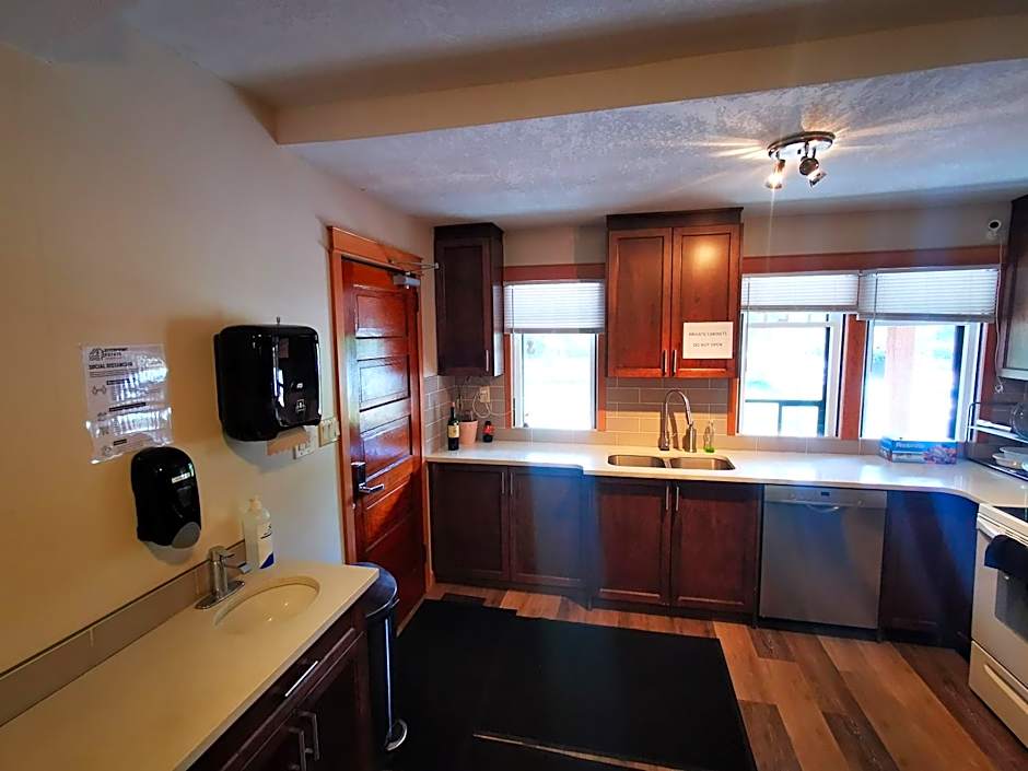 Riverfront Estate Bed&Breakfast Banff