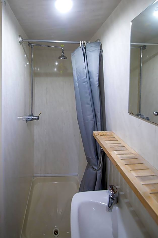 MyRoomz Hollingdales Hotel