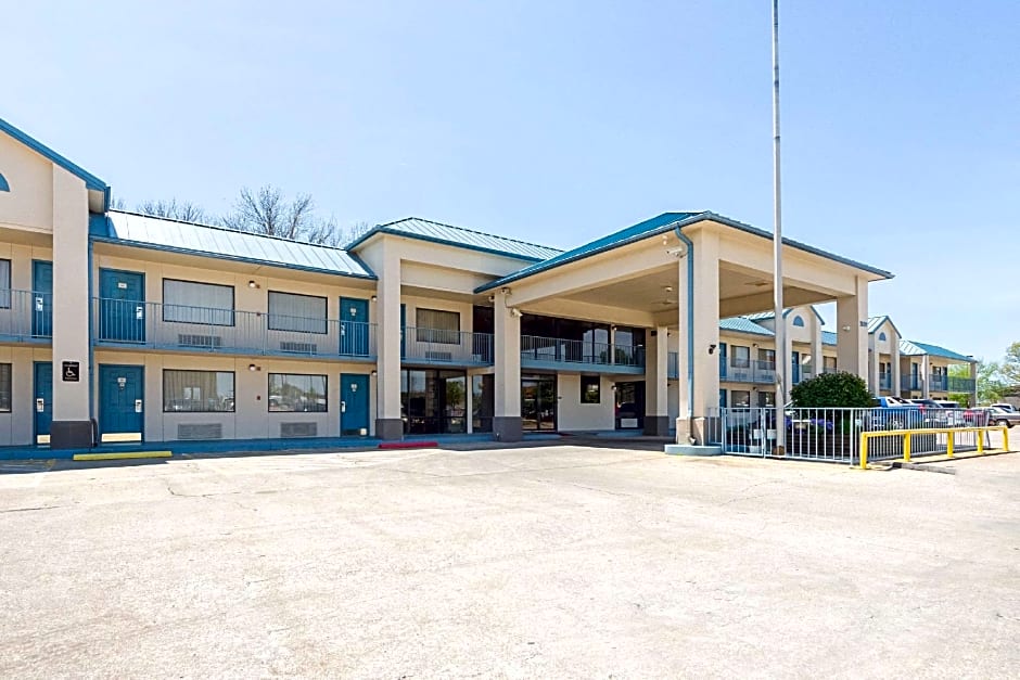 Econo Lodge Inn & Suites Bentonville