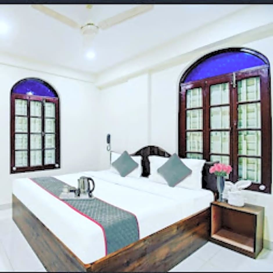 Goroomgo Jheel Mahal New Town West Bengal