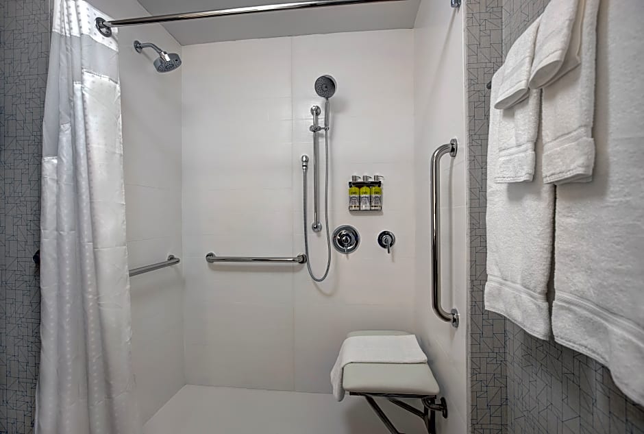Holiday Inn Express Milwaukee Downtown By IHG