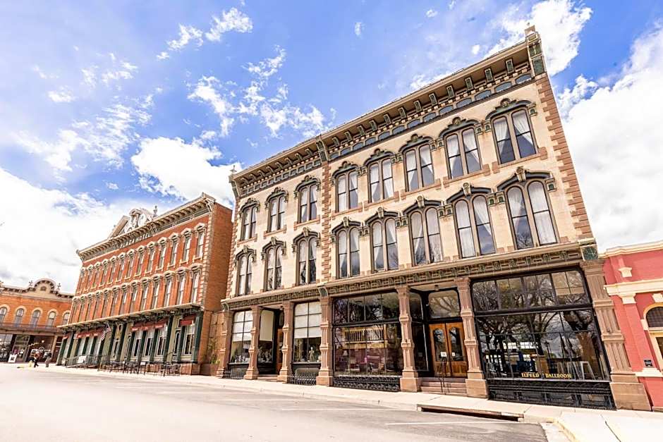 Historic Plaza Hotel