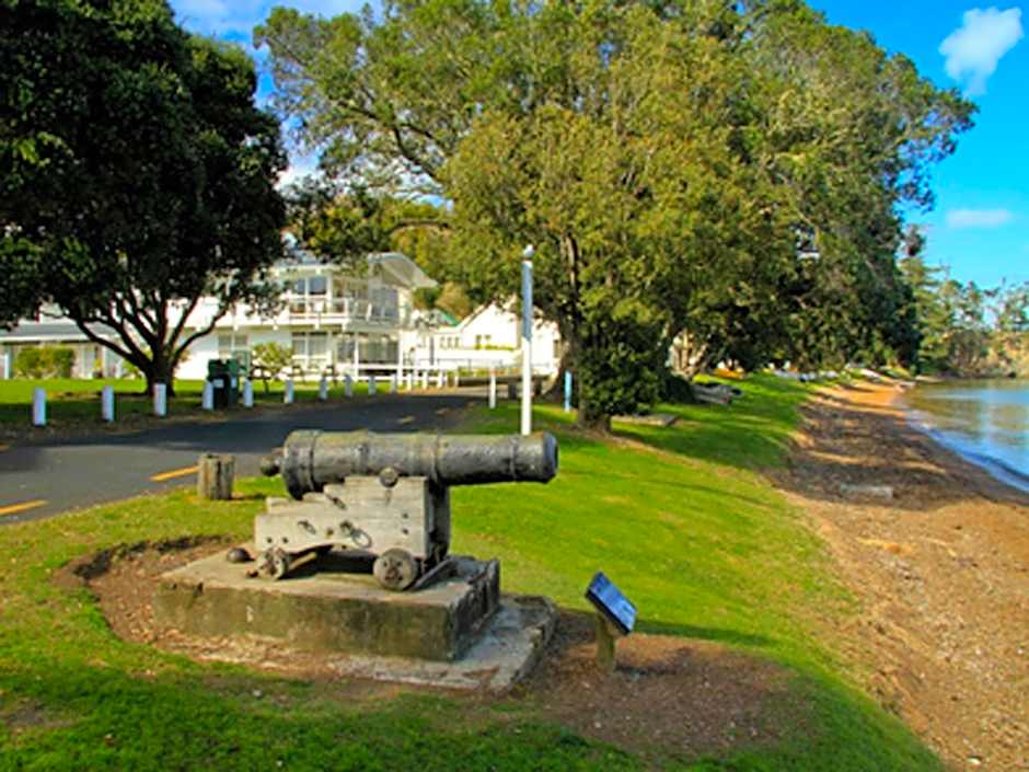 Hananui Lodge and Apartments