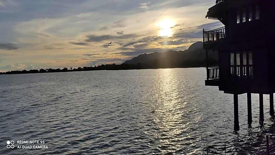 Villa Dalam laut 530