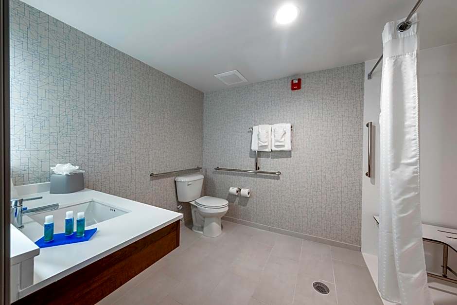 Holiday Inn Express and Suites Staunton By IHG