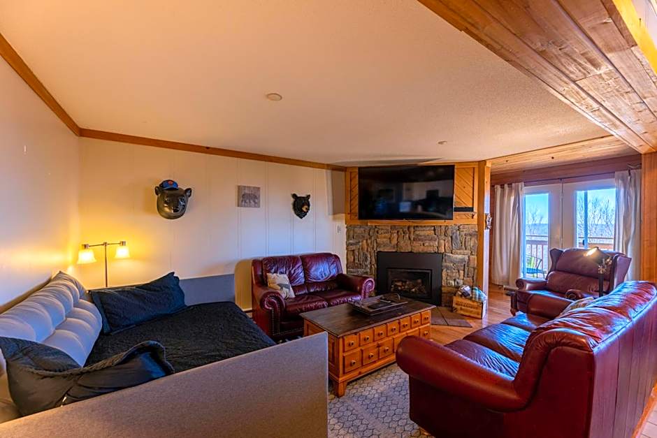 Sunsets at Summit 108b, free WI-FI, parking and AC