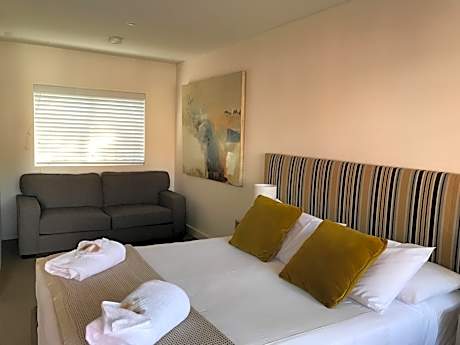 Standard Queen Room