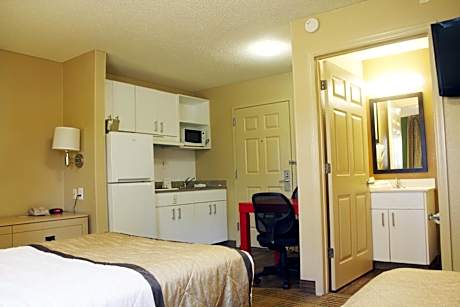 Studio with Two Double Beds - Non-Smoking