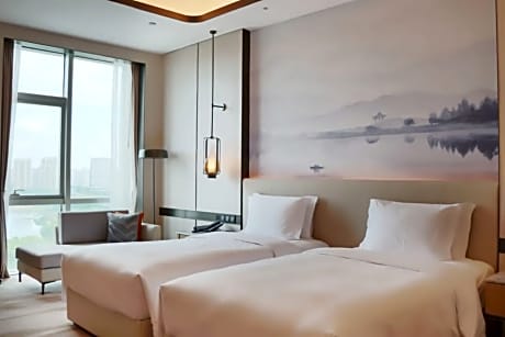 Deluxe Room, Two Single-Size Beds, Lake View