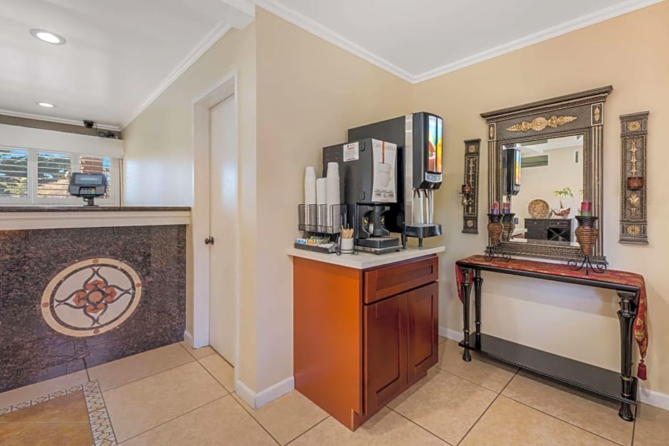 Clarion Collection Carmel Oaks Inn
