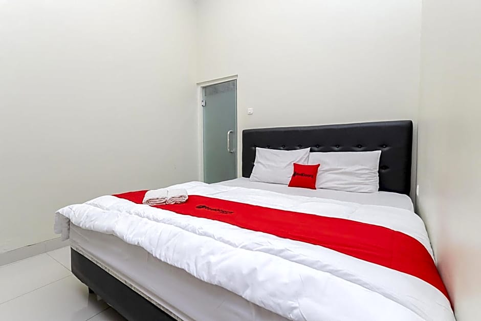 RedDoorz at Ngaggel Jaya Surabaya