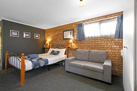 Deluxe Queen Suite with Spa Bath