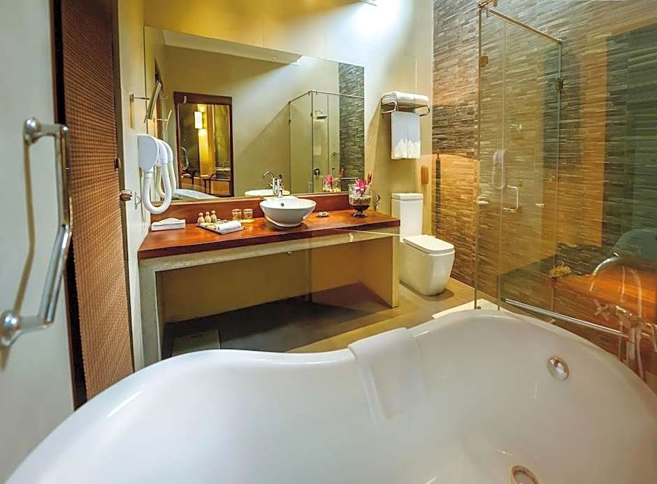 Royal Palms Beach Hotel