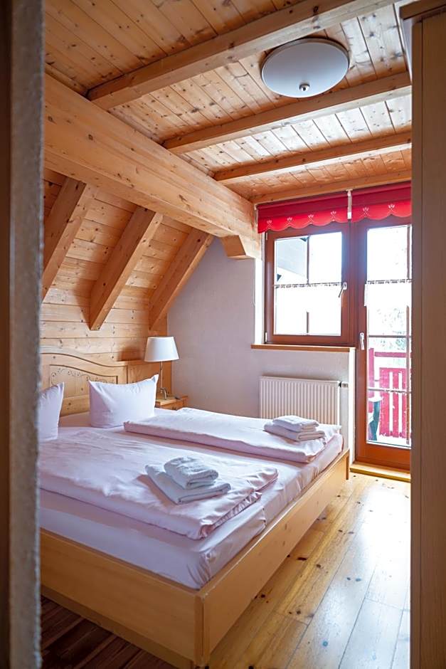 Ferienanlage Zum Silberstollen 2 Häuser am Berg Polderhof und Weißeritzhütte