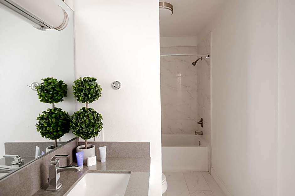 Hollywood Hills Hotel