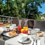 Logis Hôtel Restaurant Les 2 Rives - A75, en bordure de rivière